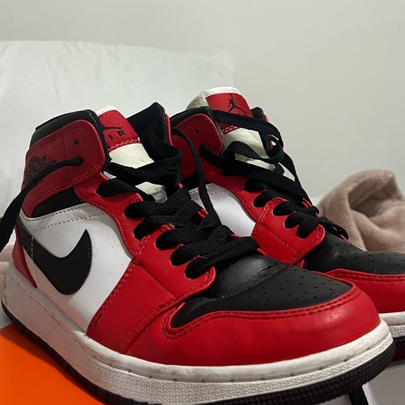 Air Jordan 1 Mid - Picture 1 of 4